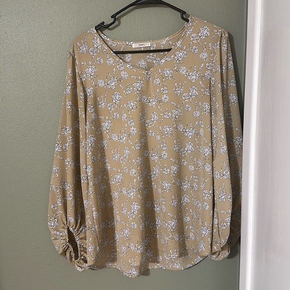 Floral Boutique Top - Picture 1 of 6